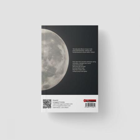 MENYEDUH LANGIT DALAM SECANGKIR PUISI/